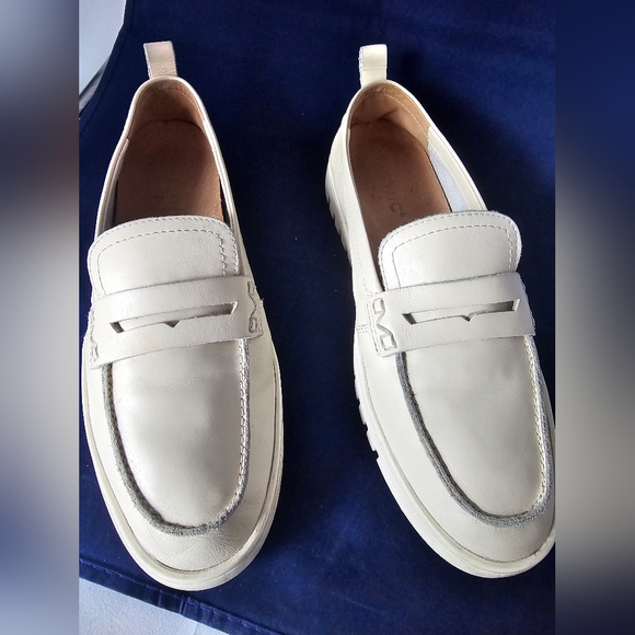 Vionic Uptown Leather Packable Travel Penny Style Women's Cream Loafers Sz 8WIDE - Picture 3 of 9